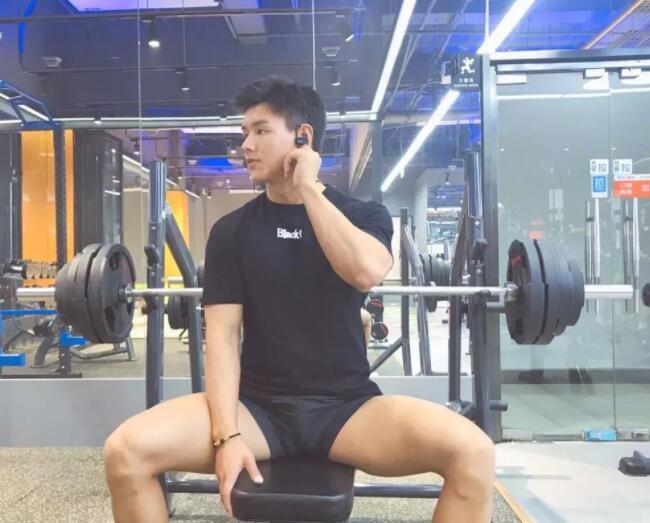 看点∣童颜巨肌长腿小野兽前^后^翘，他的sexxxy已经不允许他再这么低调了！ - 51虹马