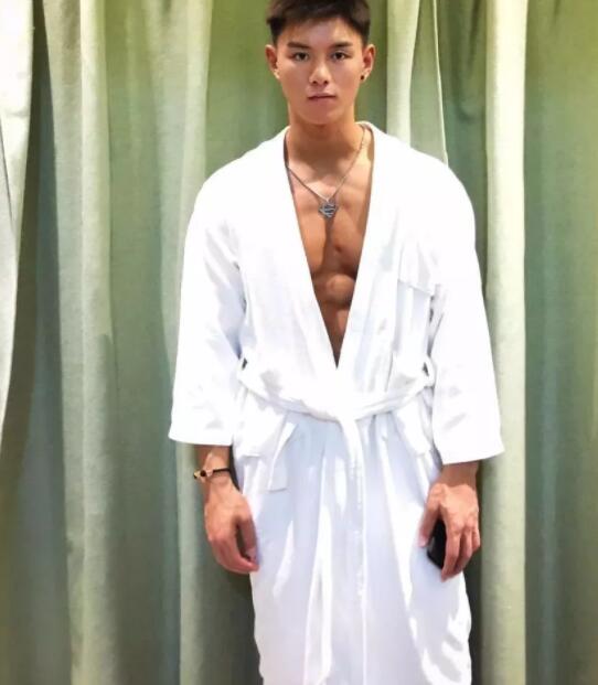 看点∣童颜巨肌长腿小野兽前^后^翘，他的sexxxy已经不允许他再这么低调了！ - 51虹马