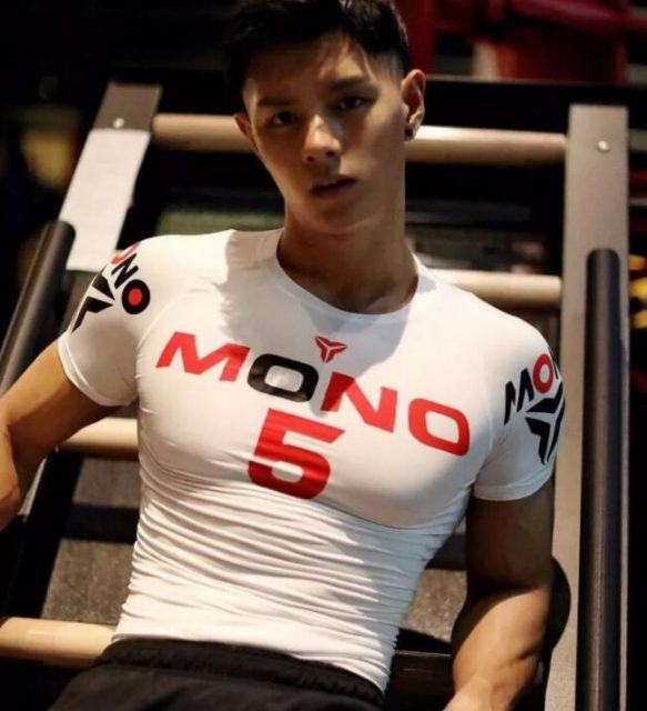 看点∣童颜巨肌长腿小野兽前^后^翘，他的sexxxy已经不允许他再这么低调了！ - 51虹马