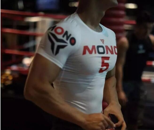 看点∣童颜巨肌长腿小野兽前^后^翘，他的sexxxy已经不允许他再这么低调了！ - 51虹马