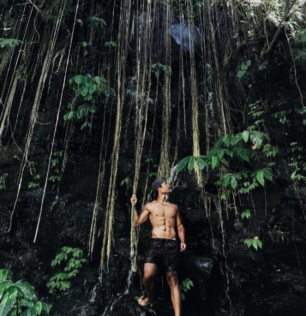 看点∣八块腹肌公狗腰的森系肌肉男，这些诱人的角度我服！ - 51虹马