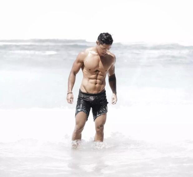 看点∣八块腹肌公狗腰的森系肌肉男，这些诱人的角度我服！ - 51虹马