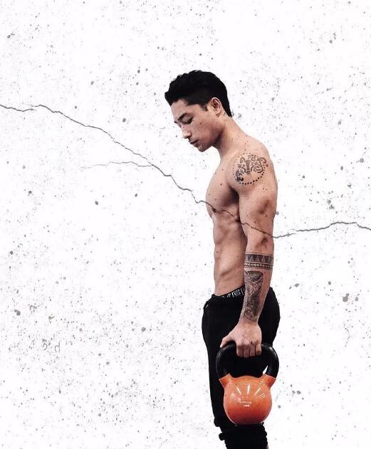 看点∣八块腹肌公狗腰的森系肌肉男，这些诱人的角度我服！ - 51虹马