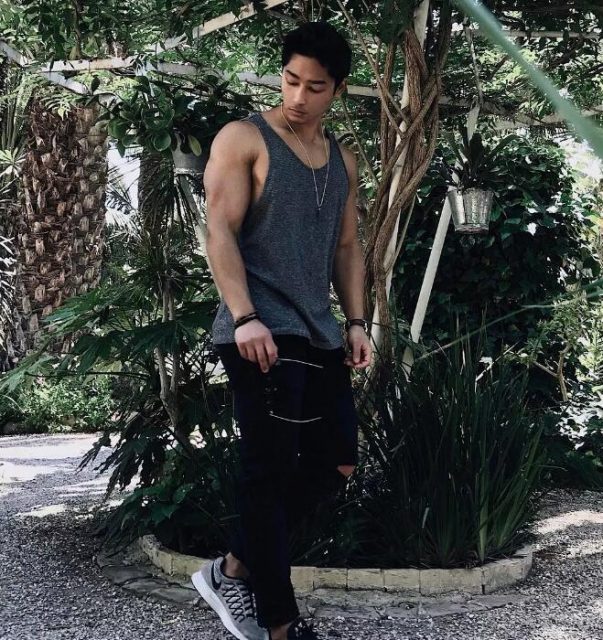 看点∣八块腹肌公狗腰的森系肌肉男，这些诱人的角度我服！ - 51虹马