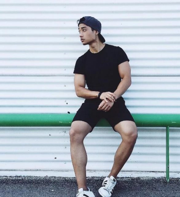 看点∣八块腹肌公狗腰的森系肌肉男，这些诱人的角度我服！ - 51虹马