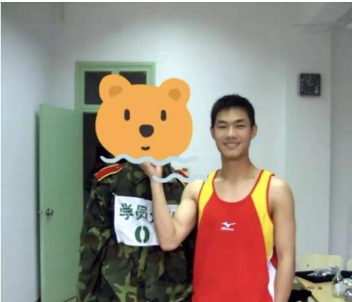 知名筋肉网红 10年前清秀弟弟照被扒出 - 51虹马