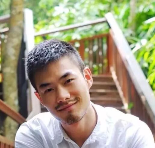 知名筋肉网红 10年前清秀弟弟照被扒出 - 51虹马