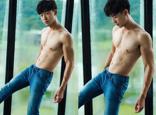 童颜巨肌的游泳教练又脫了，有腹肌很big的俬密摄影集要收藏么？ - 51虹马