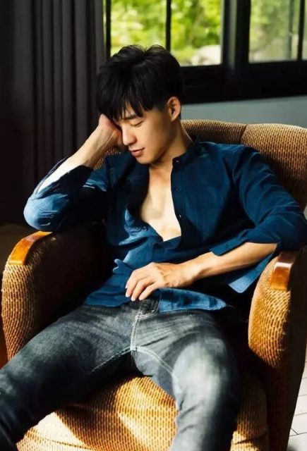 童颜巨肌的游泳教练又脫了，有腹肌很big的俬密摄影集要收藏么？ - 51虹马