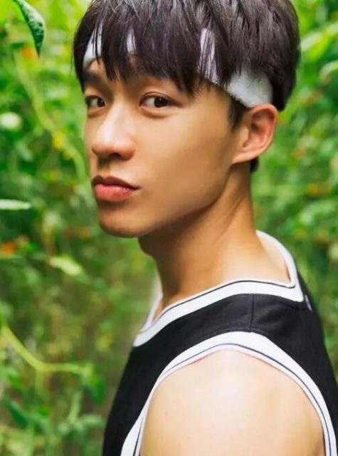 童颜巨肌的游泳教练又脫了，有腹肌很big的俬密摄影集要收藏么？ - 51虹马