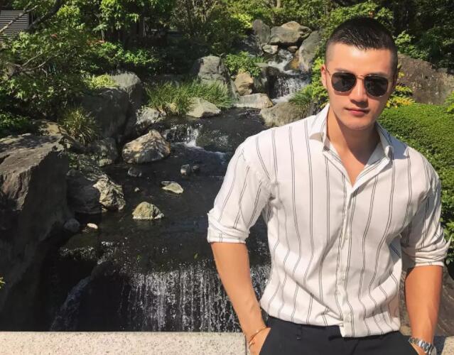 筋肉十足身材火辣，大胸翘臀俬照曝光，健身房竟玩得这么大？ - 51虹马