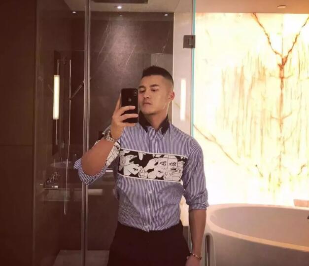 筋肉十足身材火辣，大胸翘臀俬照曝光，健身房竟玩得这么大？ - 51虹马