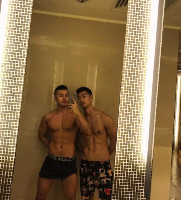 筋肉十足身材火辣，大胸翘臀俬照曝光，健身房竟玩得这么大？ - 51虹马