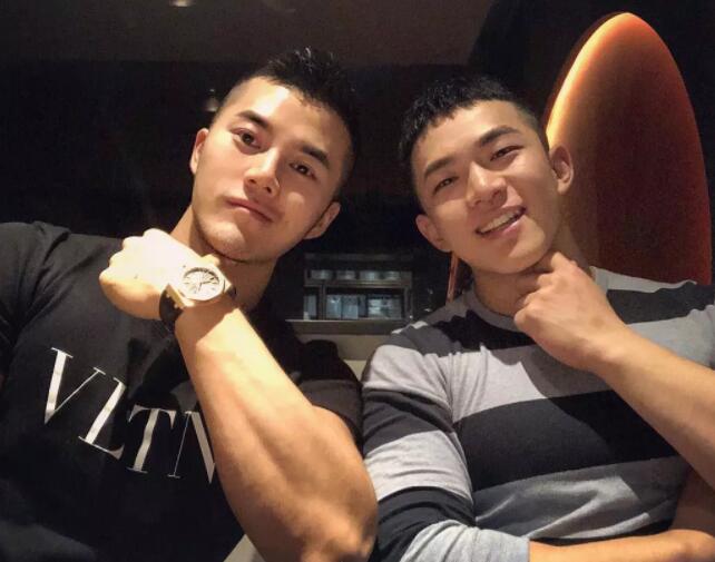 筋肉十足身材火辣，大胸翘臀俬照曝光，健身房竟玩得这么大？ - 51虹马