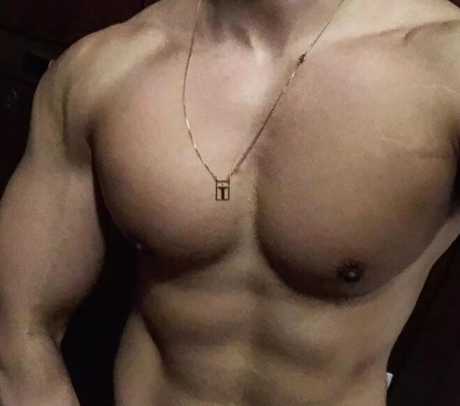 筋肉十足身材火辣，大胸翘臀俬照曝光，健身房竟玩得这么大？ - 51虹马