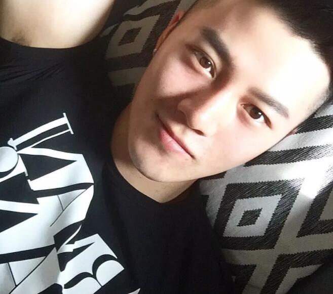 筋肉十足身材火辣，大胸翘臀俬照曝光，健身房竟玩得这么大？ - 51虹马