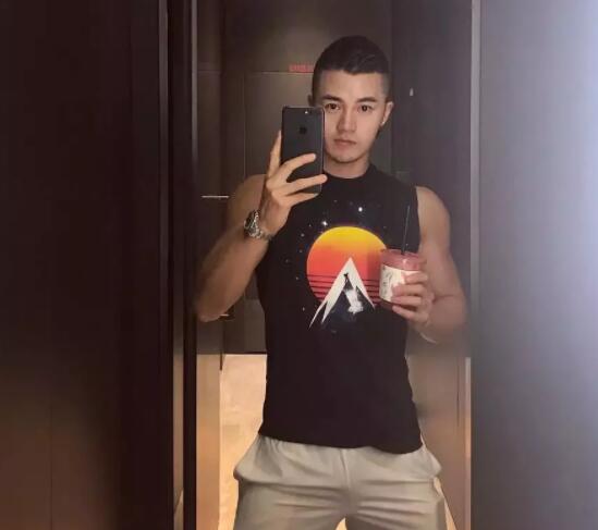 筋肉十足身材火辣，大胸翘臀俬照曝光，健身房竟玩得这么大？ - 51虹马