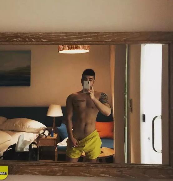 筋肉男模翘臀照被指P图，假照纷纷被扒皮看好戏！ - 51虹马