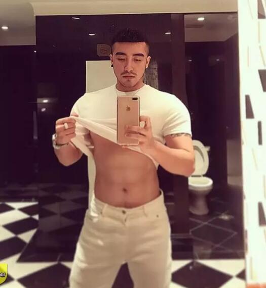 筋肉男模翘臀照被指P图，假照纷纷被扒皮看好戏！ - 51虹马