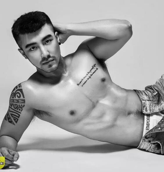 筋肉男模翘臀照被指P图，假照纷纷被扒皮看好戏！ - 51虹马