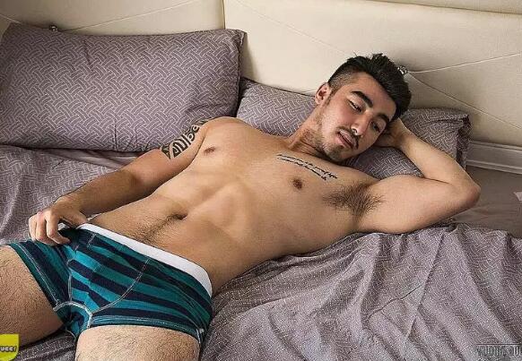 筋肉男模翘臀照被指P图，假照纷纷被扒皮看好戏！ - 51虹马