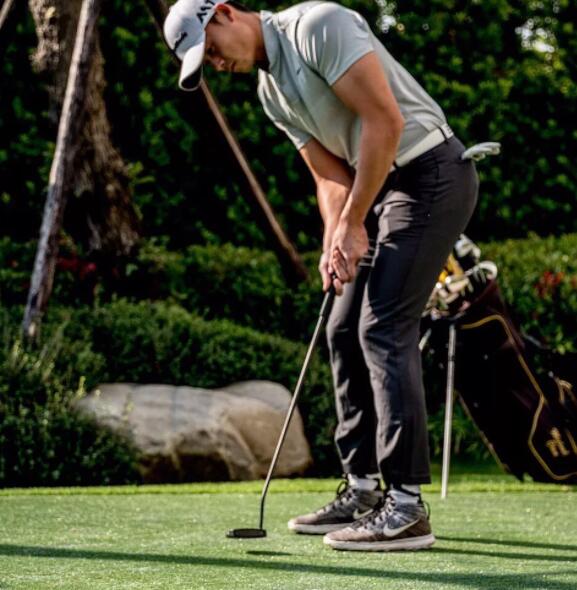 萧亚轩公狗腰前男友小视频流出？而且还是高尔夫猛男！ - 51虹马