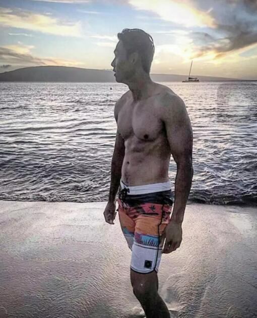 萧亚轩公狗腰前男友小视频流出？而且还是高尔夫猛男！ - 51虹马