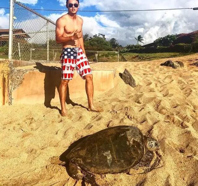 萧亚轩公狗腰前男友小视频流出？而且还是高尔夫猛男！ - 51虹马