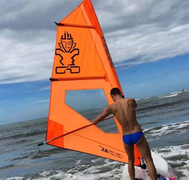 超模刘雯师弟花式秀躁动，一句留言泄露了不得的秘密！ - 51虹马