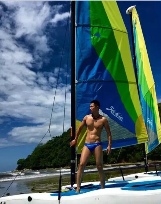 超模刘雯师弟花式秀躁动，一句留言泄露了不得的秘密！ - 51虹马