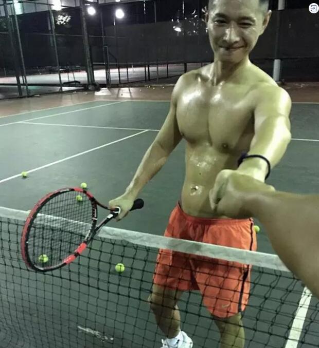 超模刘雯师弟花式秀躁动，一句留言泄露了不得的秘密！ - 51虹马