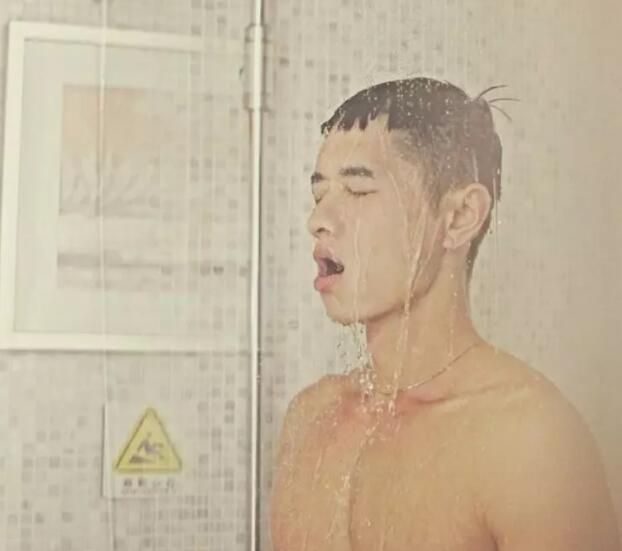 超模刘雯师弟花式秀躁动，一句留言泄露了不得的秘密！ - 51虹马