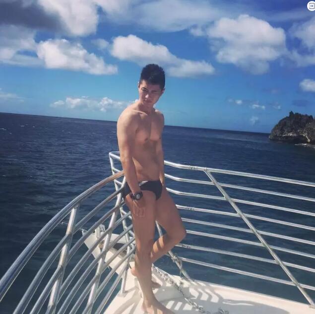 超模刘雯师弟花式秀躁动，一句留言泄露了不得的秘密！ - 51虹马