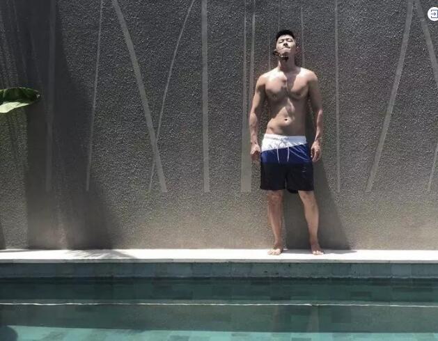 超模刘雯师弟花式秀躁动，一句留言泄露了不得的秘密！ - 51虹马