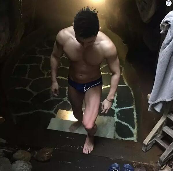 超模刘雯师弟花式秀躁动，一句留言泄露了不得的秘密！ - 51虹马