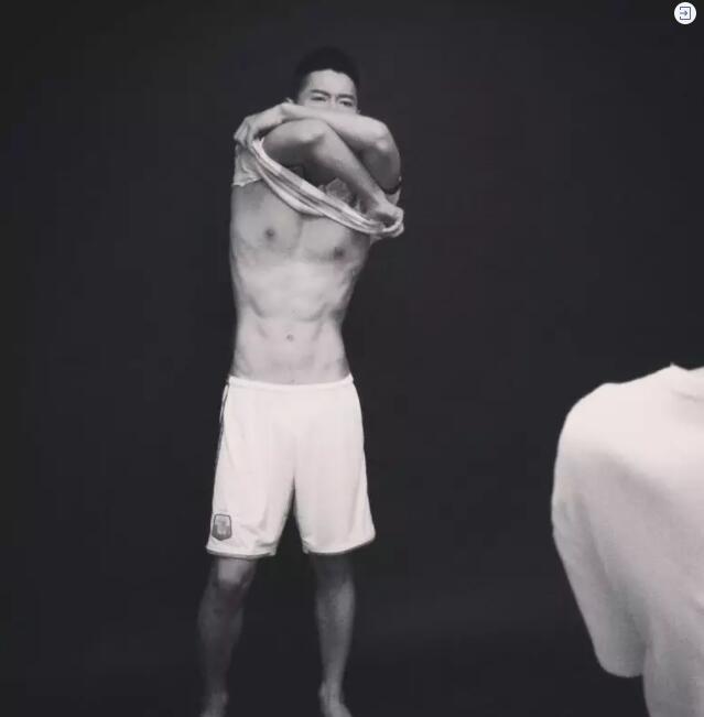 超模刘雯师弟花式秀躁动，一句留言泄露了不得的秘密！ - 51虹马