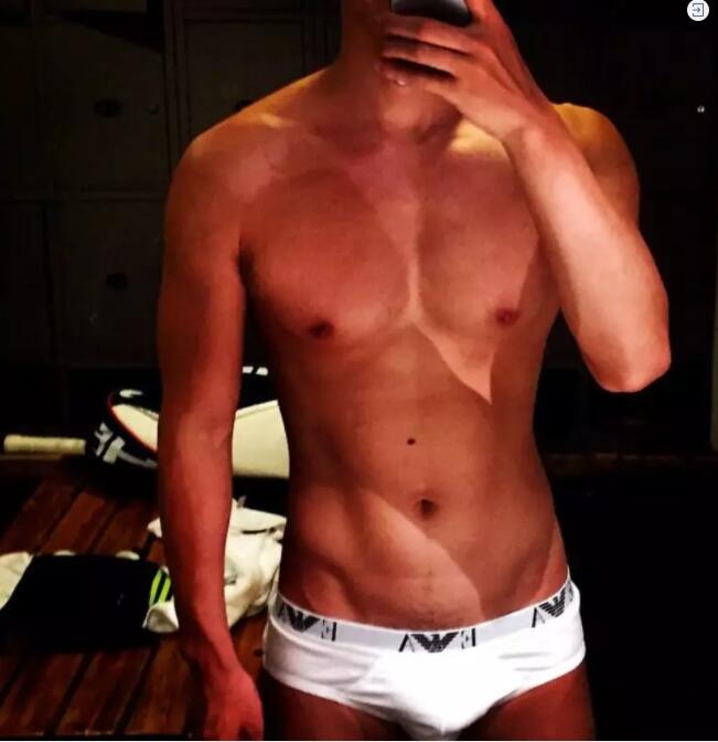 超模刘雯师弟花式秀躁动，一句留言泄露了不得的秘密！ - 51虹马