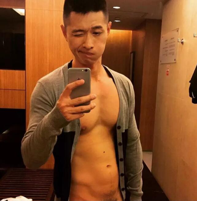 超模刘雯师弟花式秀躁动，一句留言泄露了不得的秘密！ - 51虹马