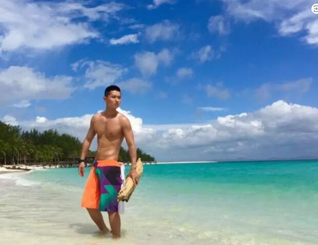 超模刘雯师弟花式秀躁动，一句留言泄露了不得的秘密！ - 51虹马