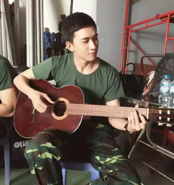 越南籍最帅兵哥哥，军装+正装制服诱惑，你能抗几秒？ - 51虹马