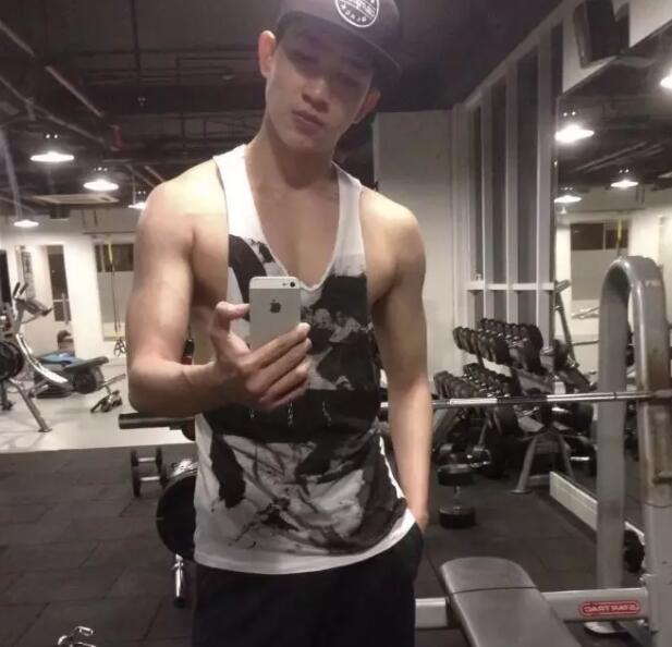 越南籍最帅兵哥哥，军装+正装制服诱惑，你能抗几秒？ - 51虹马