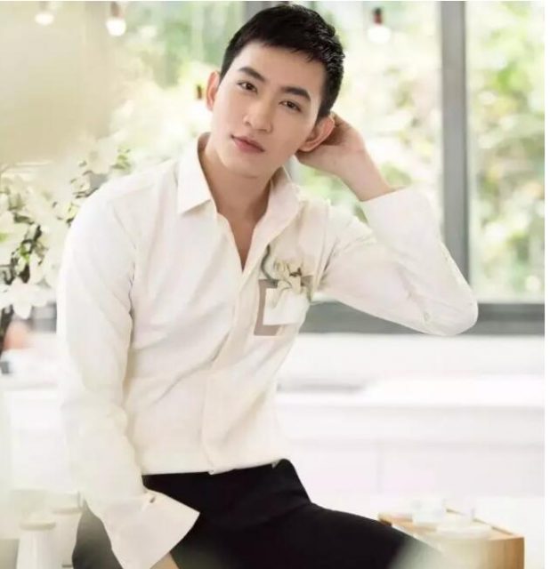 越南籍最帅兵哥哥，军装+正装制服诱惑，你能抗几秒？ - 51虹马