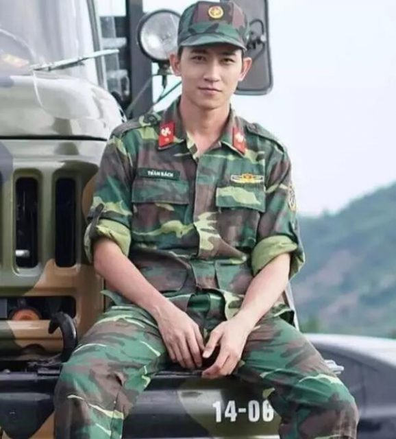 越南籍最帅兵哥哥，军装+正装制服诱惑，你能抗几秒？ - 51虹马