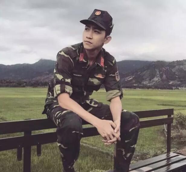 越南籍最帅兵哥哥,军装+正装制服诱惑,你能抗几秒? - 51虹马 越南籍最帅兵哥哥,军装+正装制服诱惑,你能抗几秒? - 51虹马