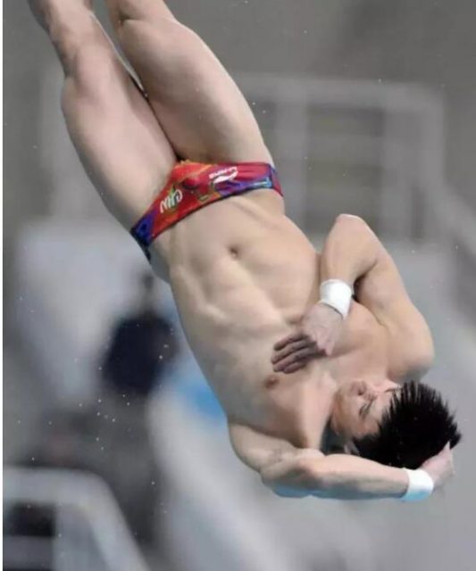 跳水运动员的泳裤越来越小了？不信你看！ - 51虹马