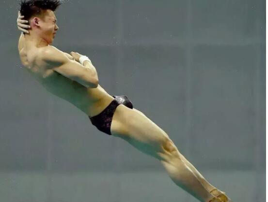 跳水运动员的泳裤越来越小了？不信你看！ - 51虹马