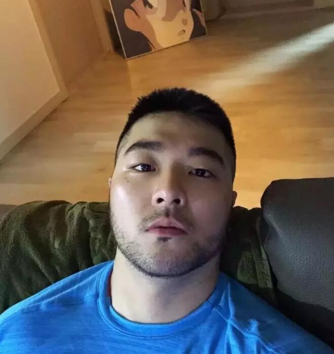 韩国影帝刘亚仁居然出柜，网友们表示心态炸裂 - 51虹马