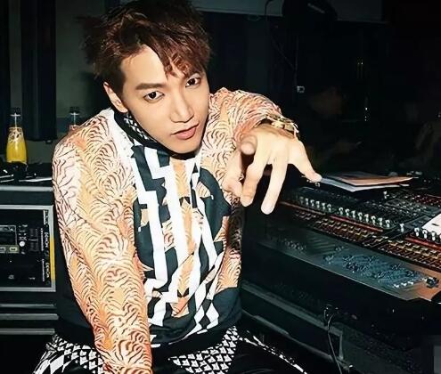 韩国 | 男团成员 JUN.K上头条了！ - 51虹马