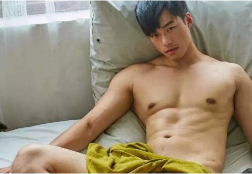 香港健身男神WAIKIN 赴泰拍摄 - 51虹马