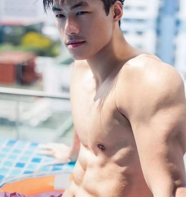 香港健身男神WAIKIN 赴泰拍摄 - 51虹马